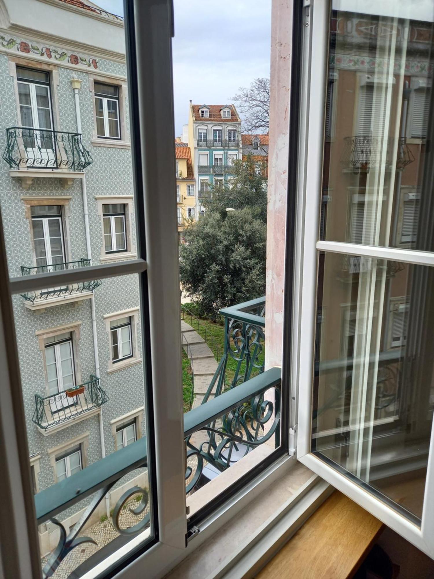 Charme Et Confort Au Coeur De Graca Lisbon Bilik gambar
